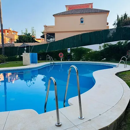Con Piscina, Parking Cerca De La Playa